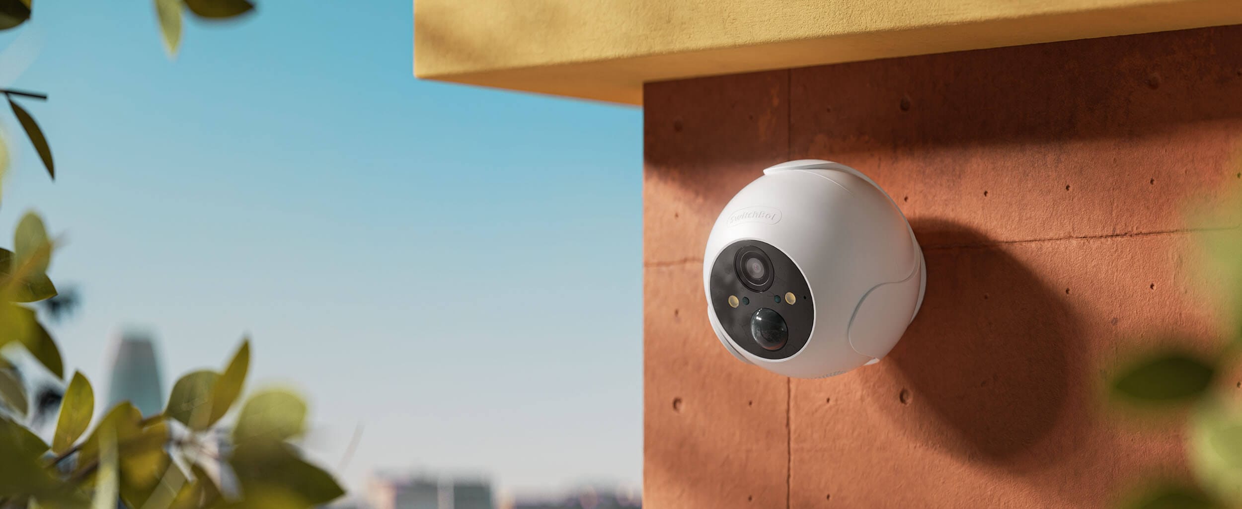 SwitchBot Outdoor Spotlight Camera 2K Nadvoresna na Zid
