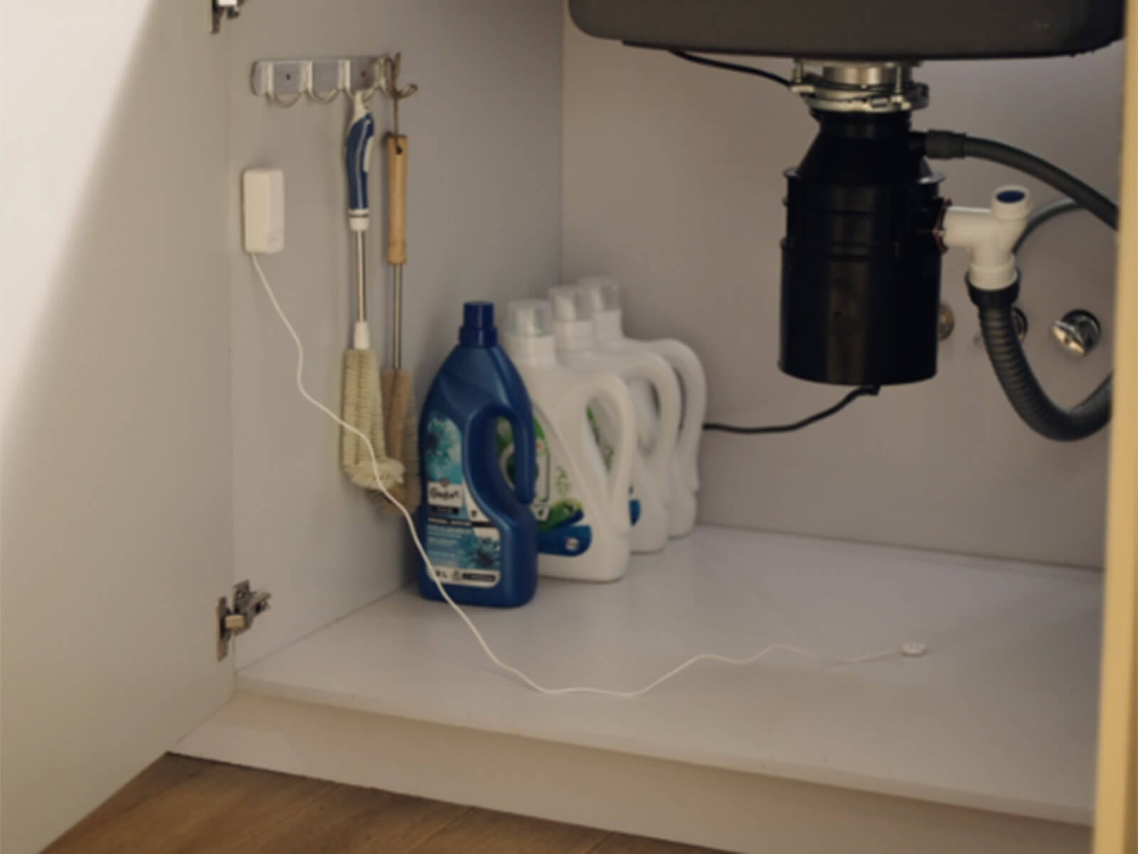 SwitchBot Water Leak Detector za Voda vo WC