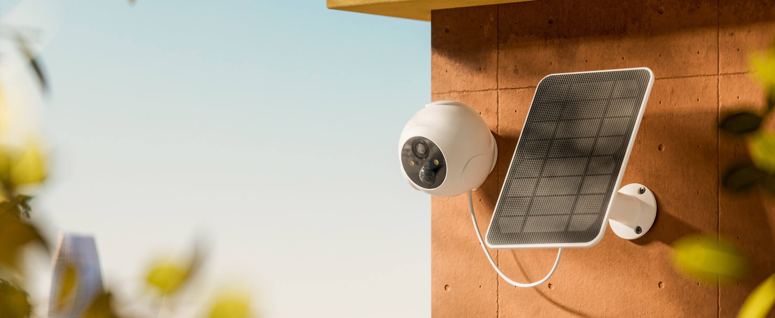 SwitchBot Outdoor Spotlight Camera 2K Nadvoresna Soncevo Polnenje